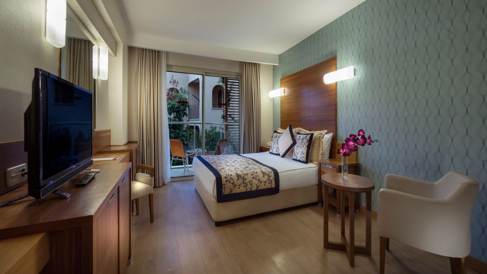 rooms-standart-room-land-view-with-balcony