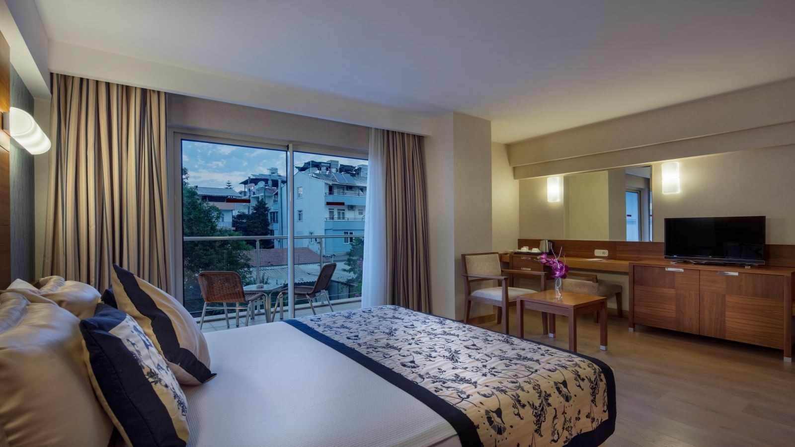 rooms-standart-room-land-view-with-balcony