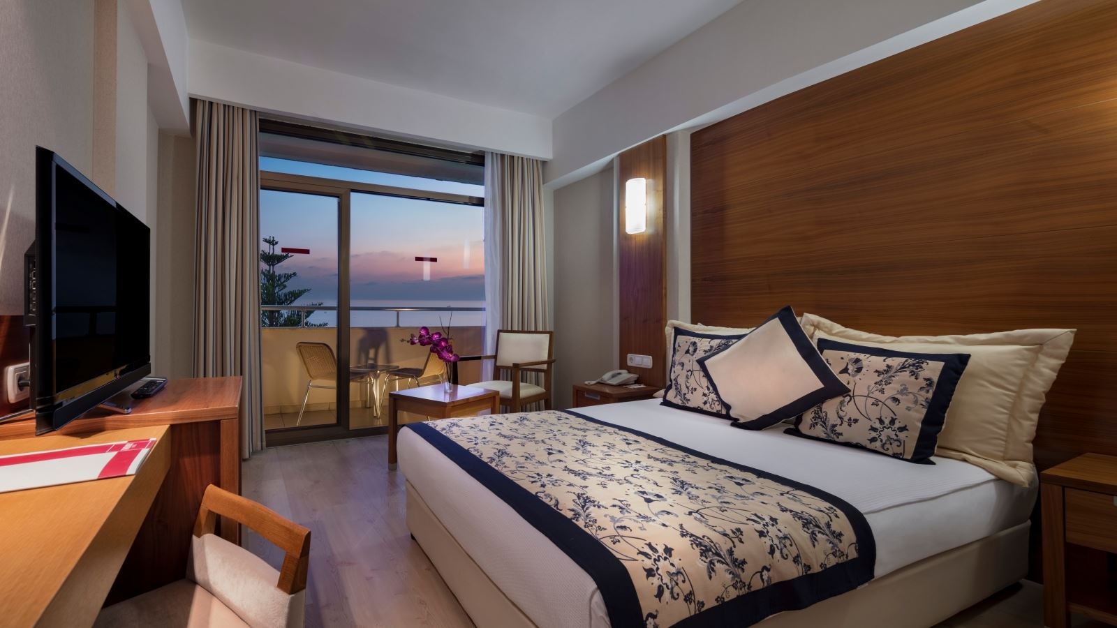 rooms-standard-room-sea-view-with-balcony