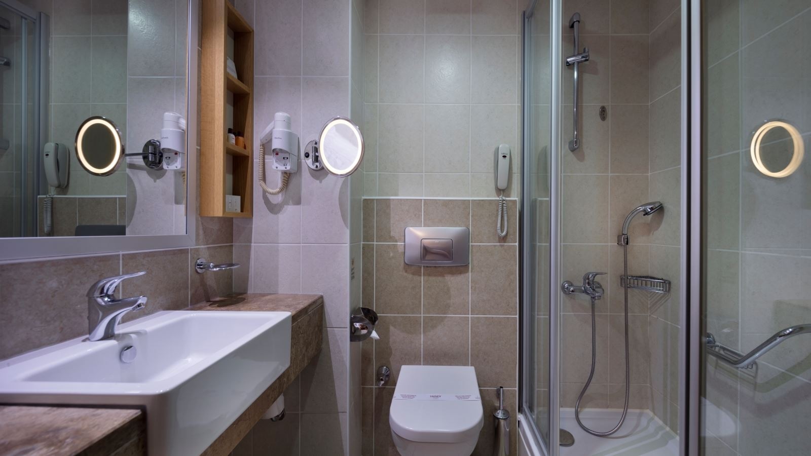 rooms-junior-suite-land-view