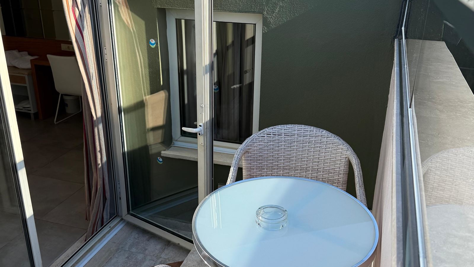 rooms-family-lateral-sea-view