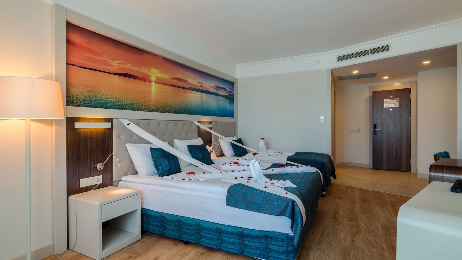 rooms-standard-room-side-sea-view