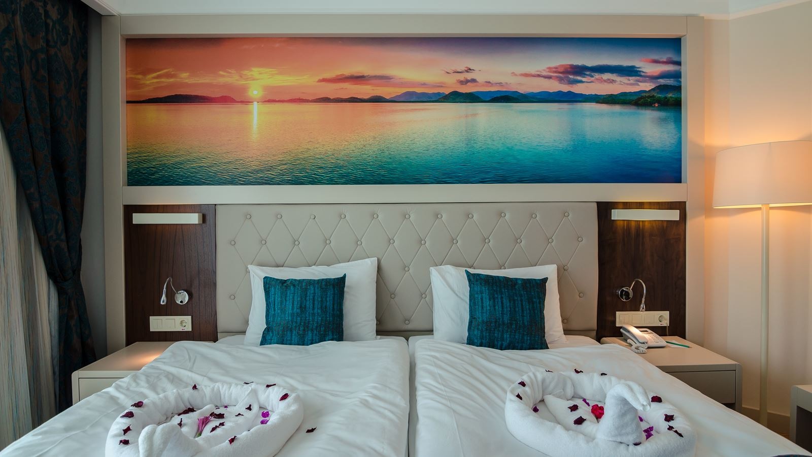 rooms-standard-room-side-sea-view