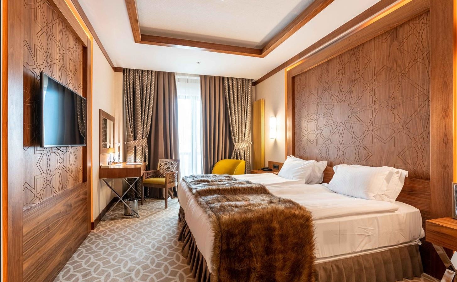 rooms-junior-deluxe-family-suite