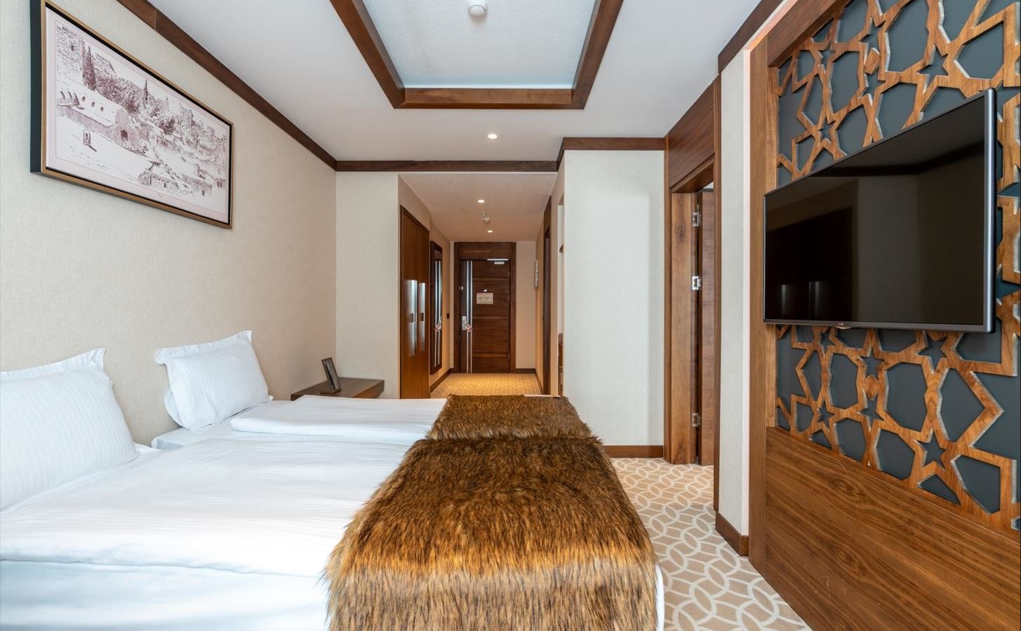 rooms-junior-deluxe-family-suite