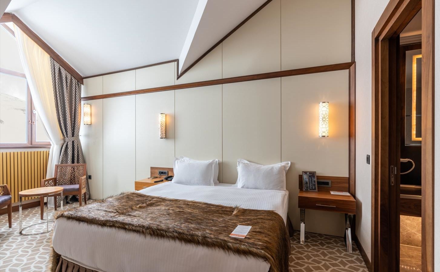 rooms-grand-deluxe-room