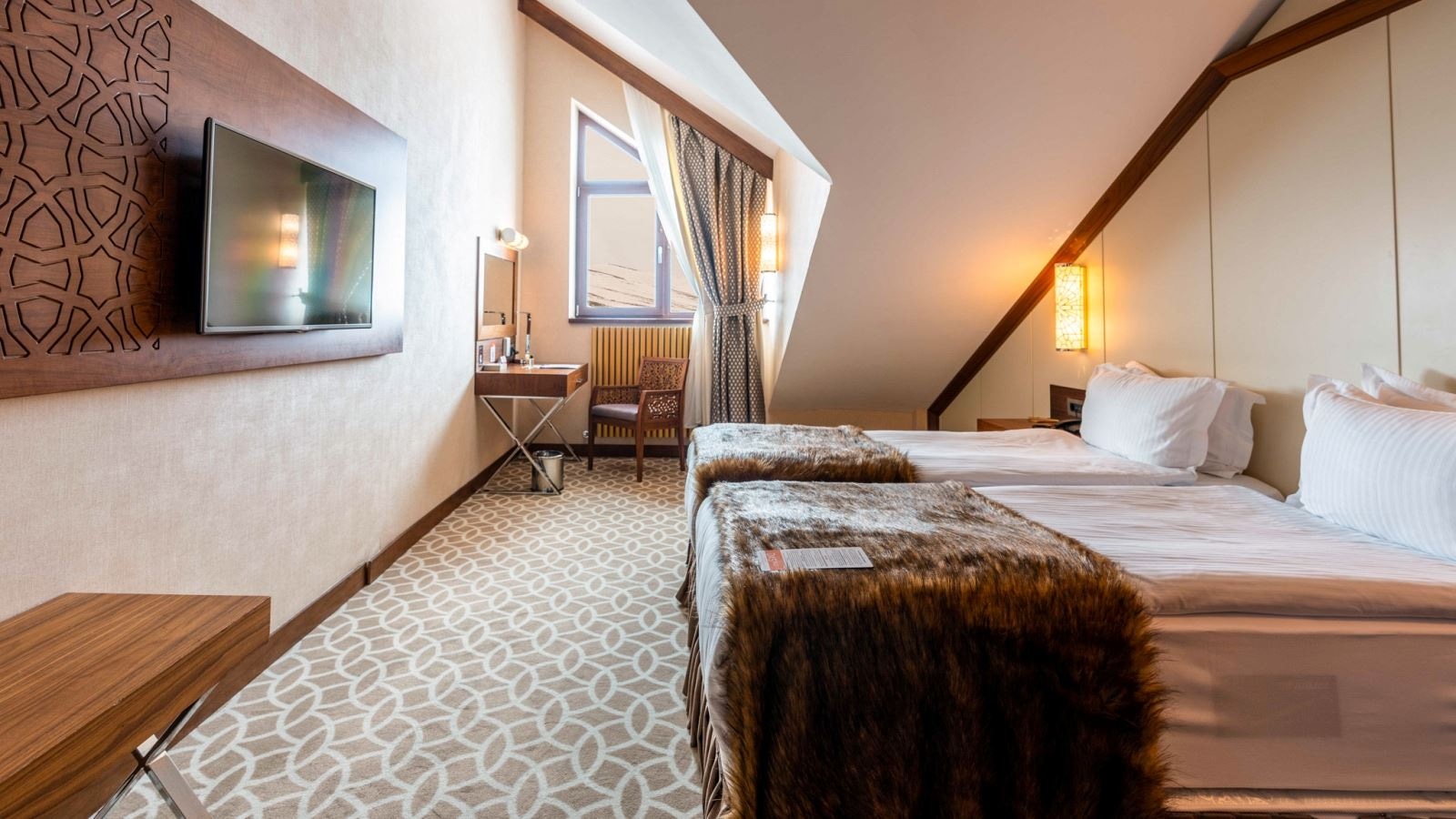 rooms-superior-deluxe-room