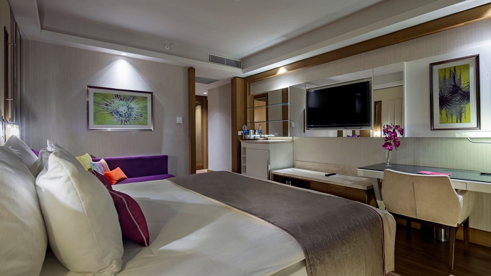 rooms-suite-family-land-view