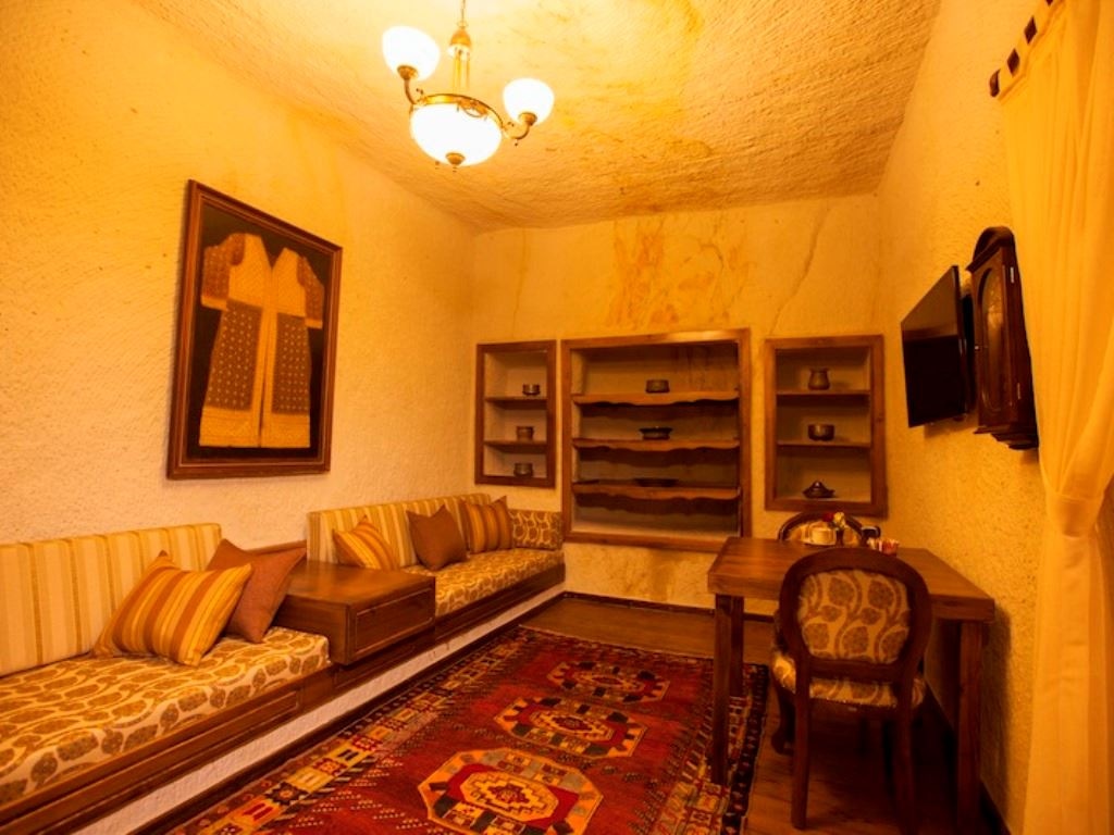 rooms-glorious-cave-suite