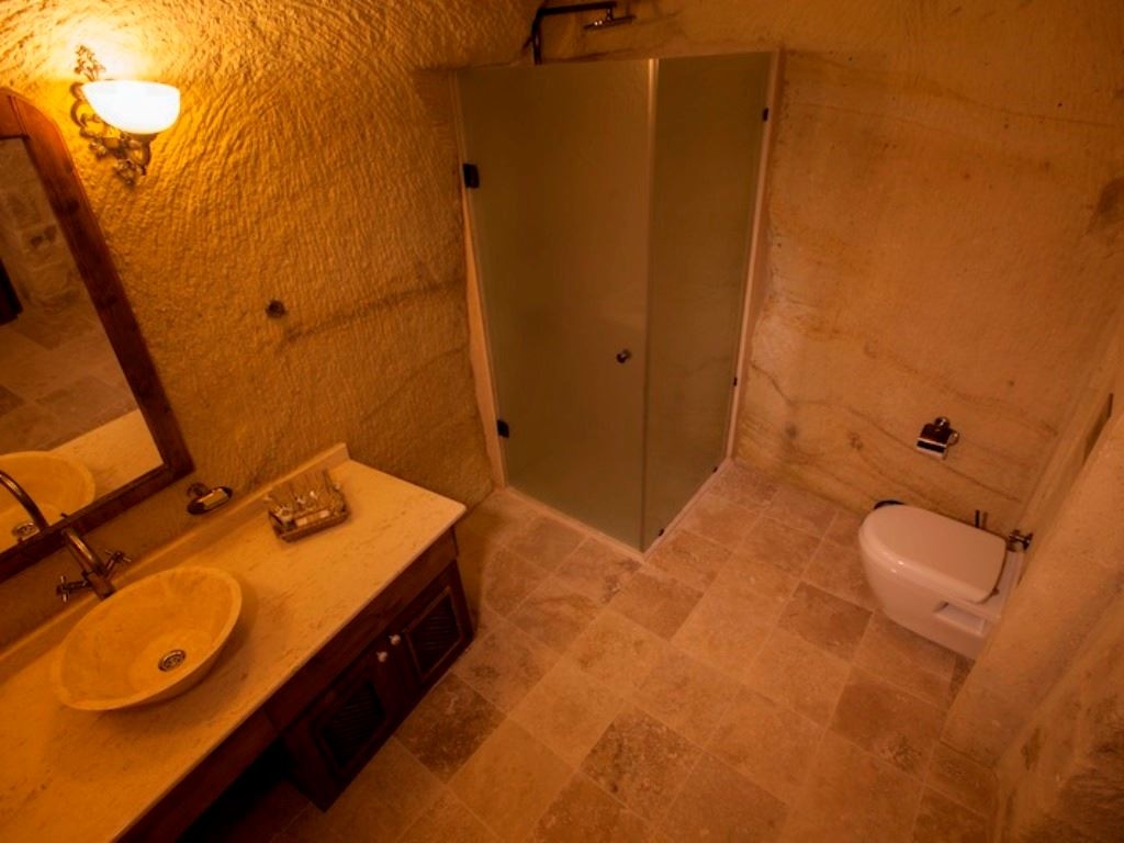 rooms-glorious-cave-suite