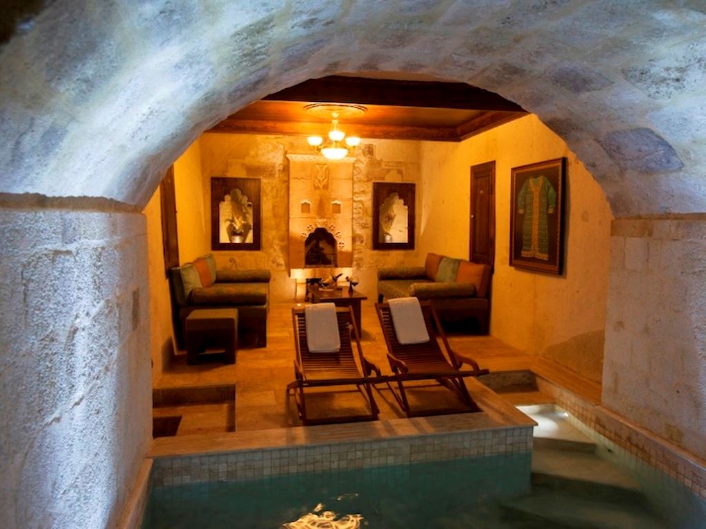 rooms-majestic-cave-pool--suite