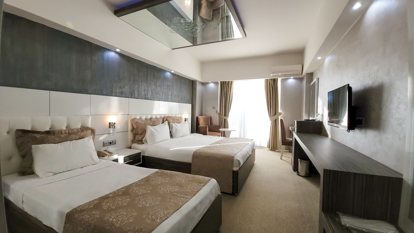 rooms-connection-room