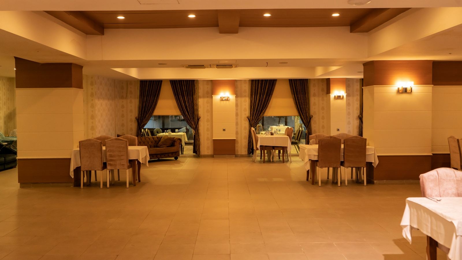 restaurants-onis-hotel-restaurant