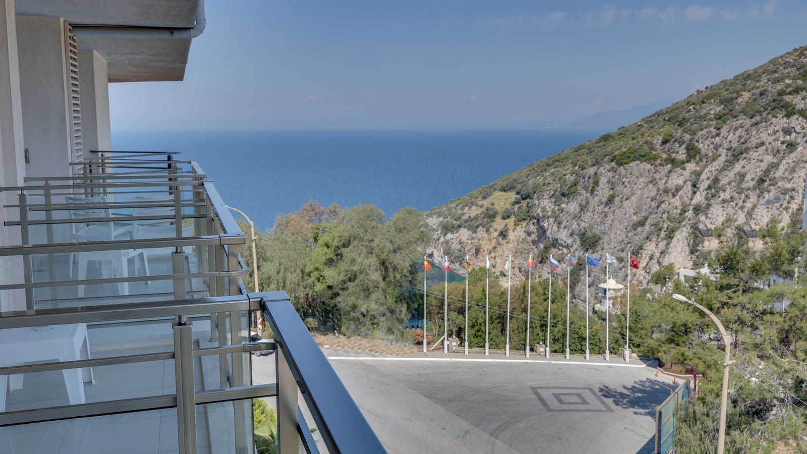 rooms-superior-sideseaview-balcony-or-terrace