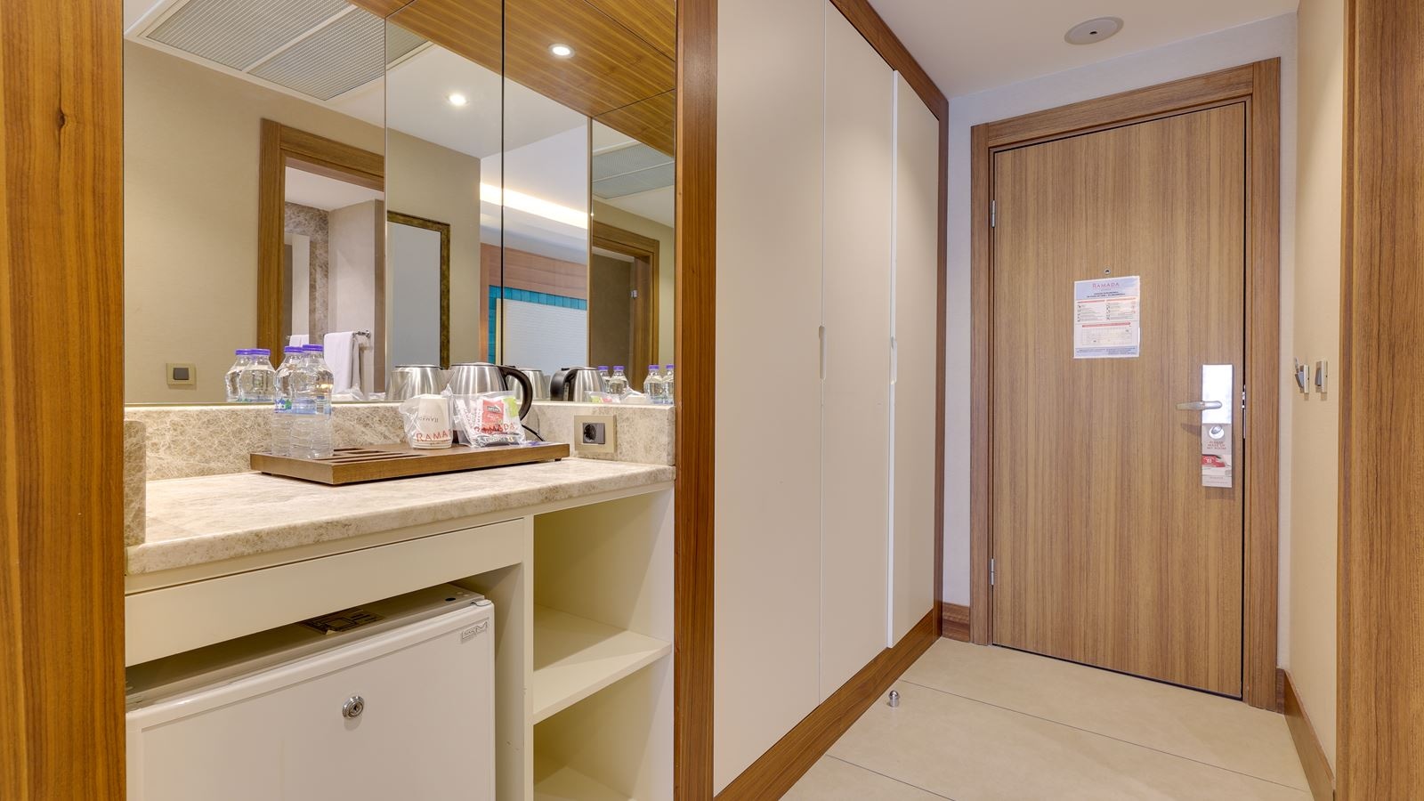 rooms-superior-sideseaview-balcony-or-terrace