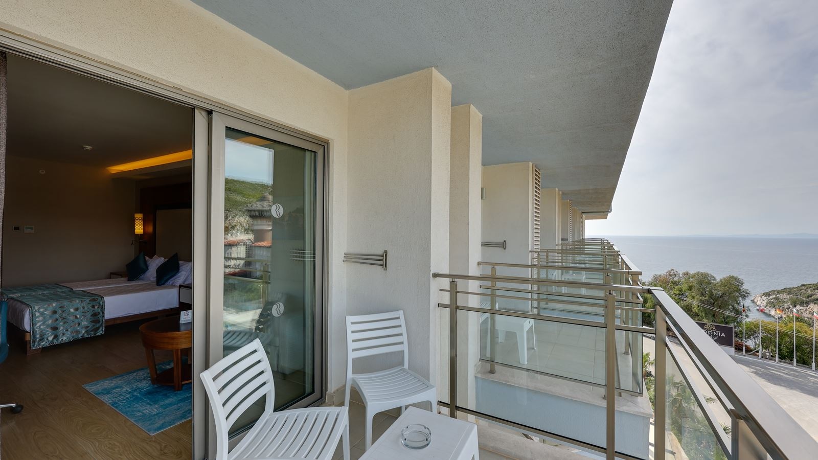 rooms-superior-sideseaview-balcony-or-terrace
