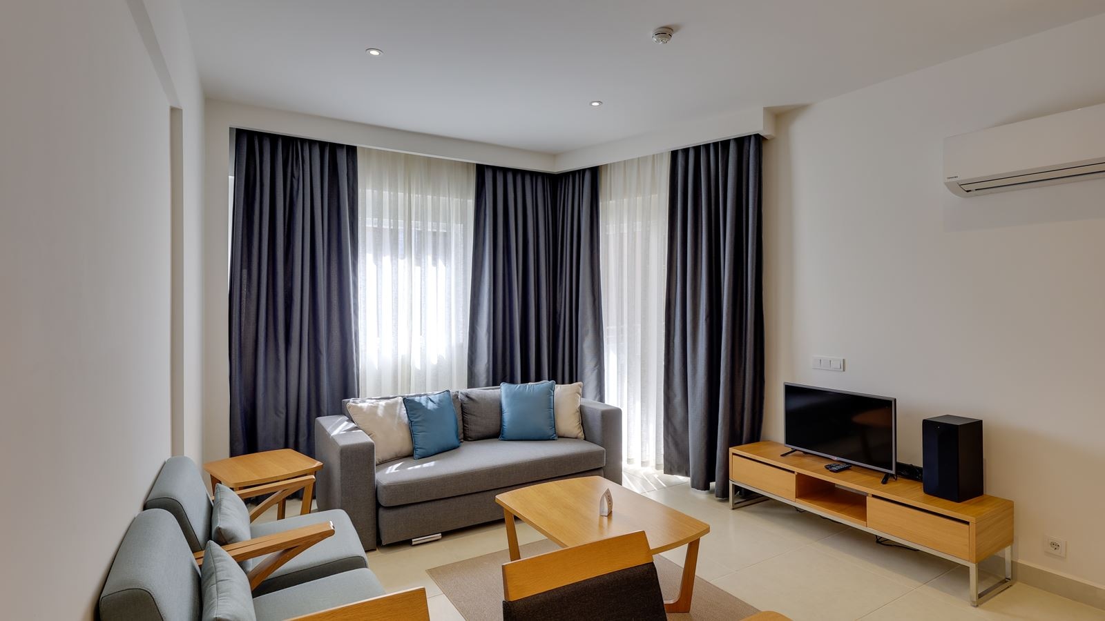 rooms-junior-suite-landview-room-balcony