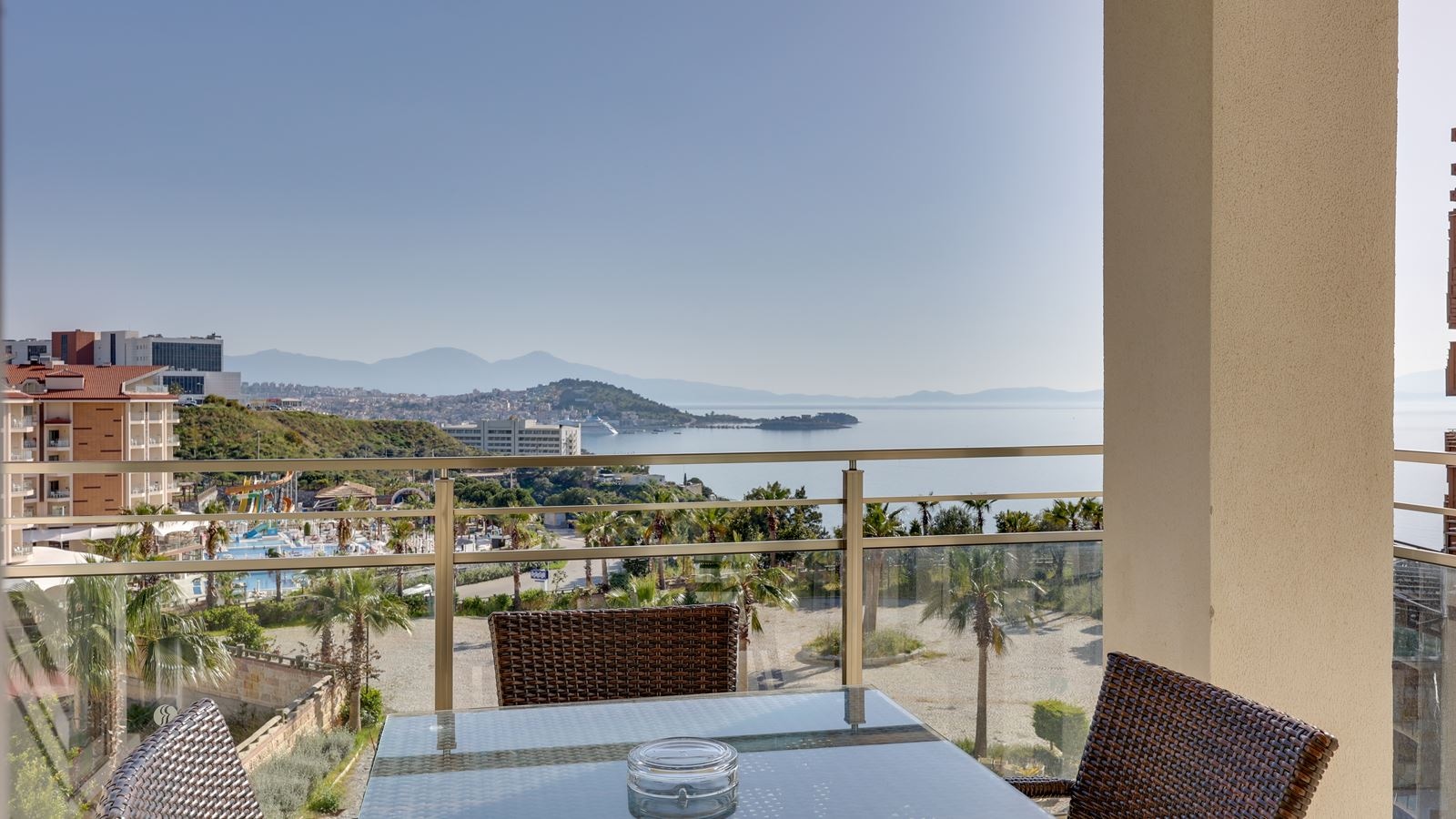 rooms-junior-suite-seaview-room-balcony