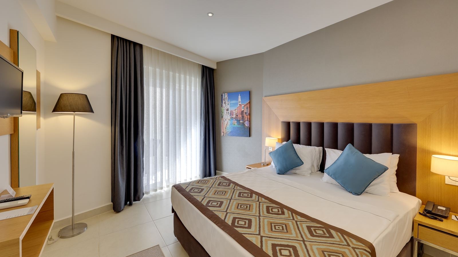 rooms-junior-suite-seaview-room-balcony