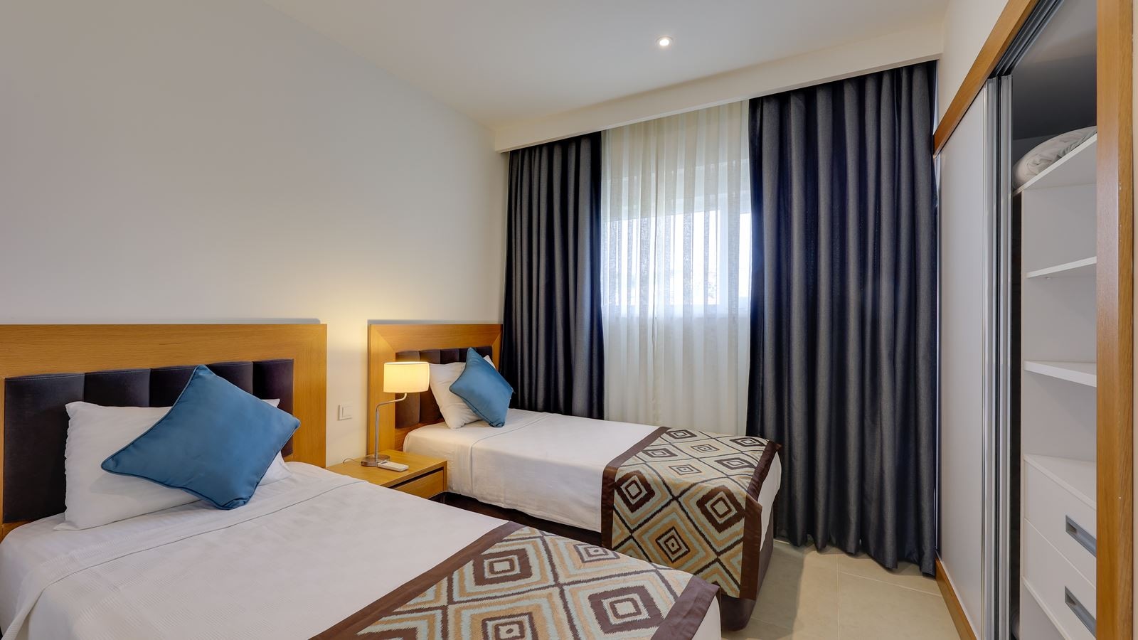 rooms-suite-family-2-bedrooms-seaview-balcony