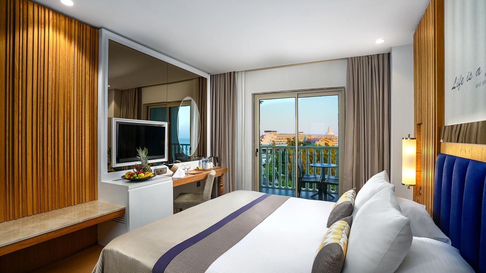 rooms-family-room-land-view