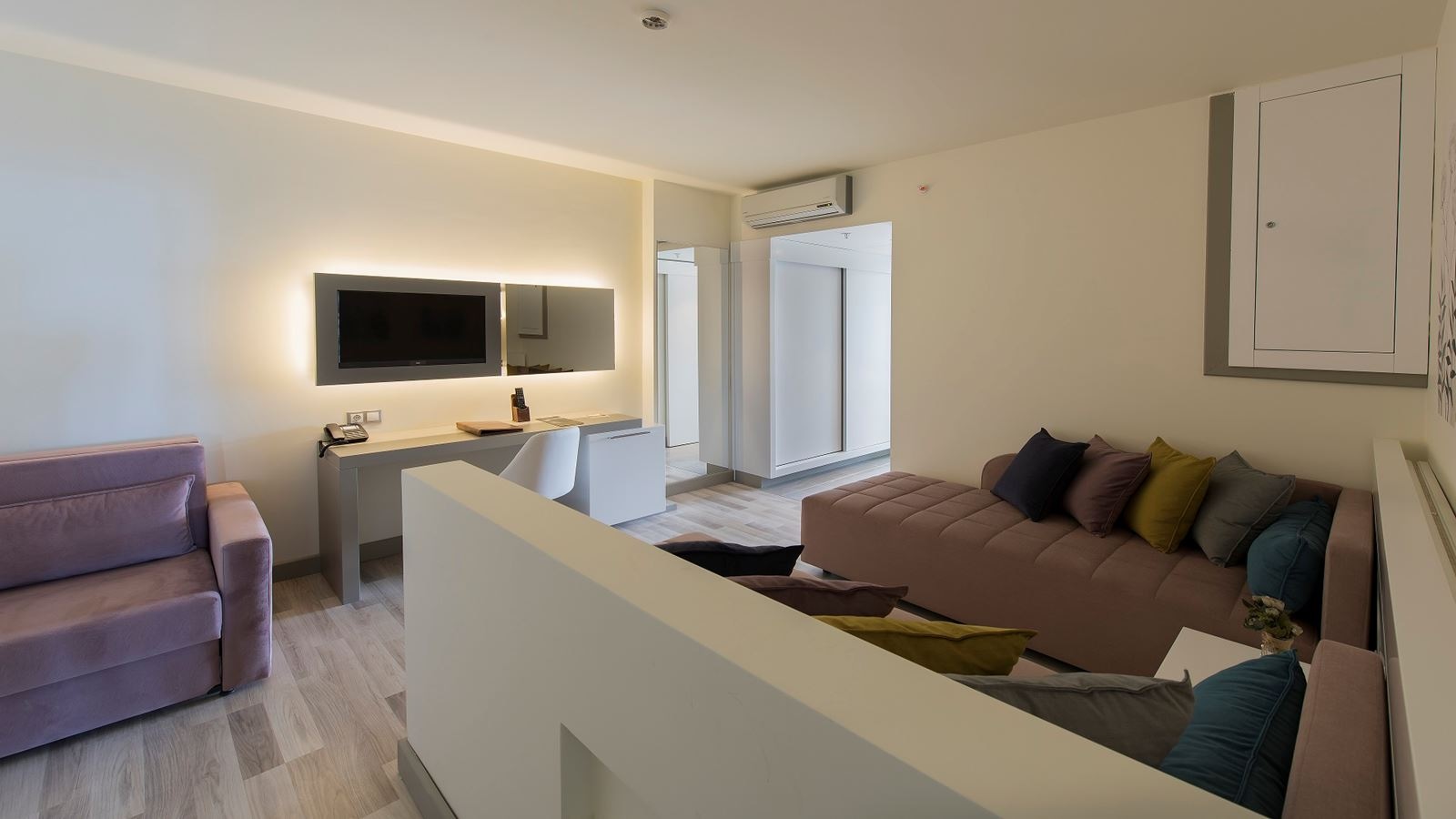 rooms-family-room-land-view