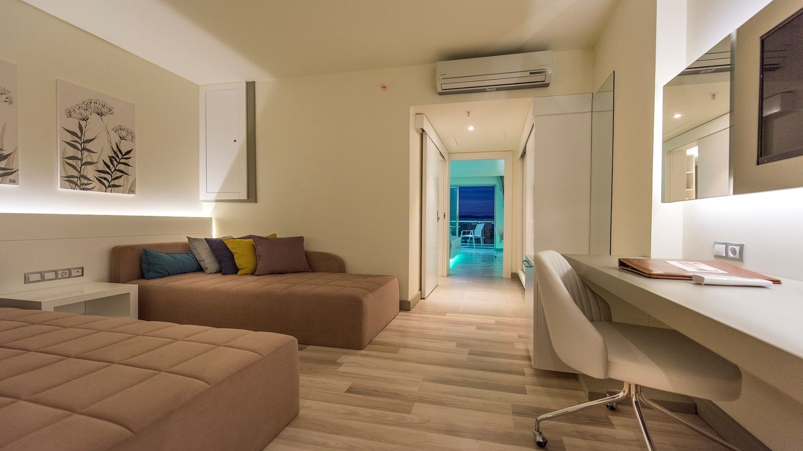 rooms-coral-deluxe-room