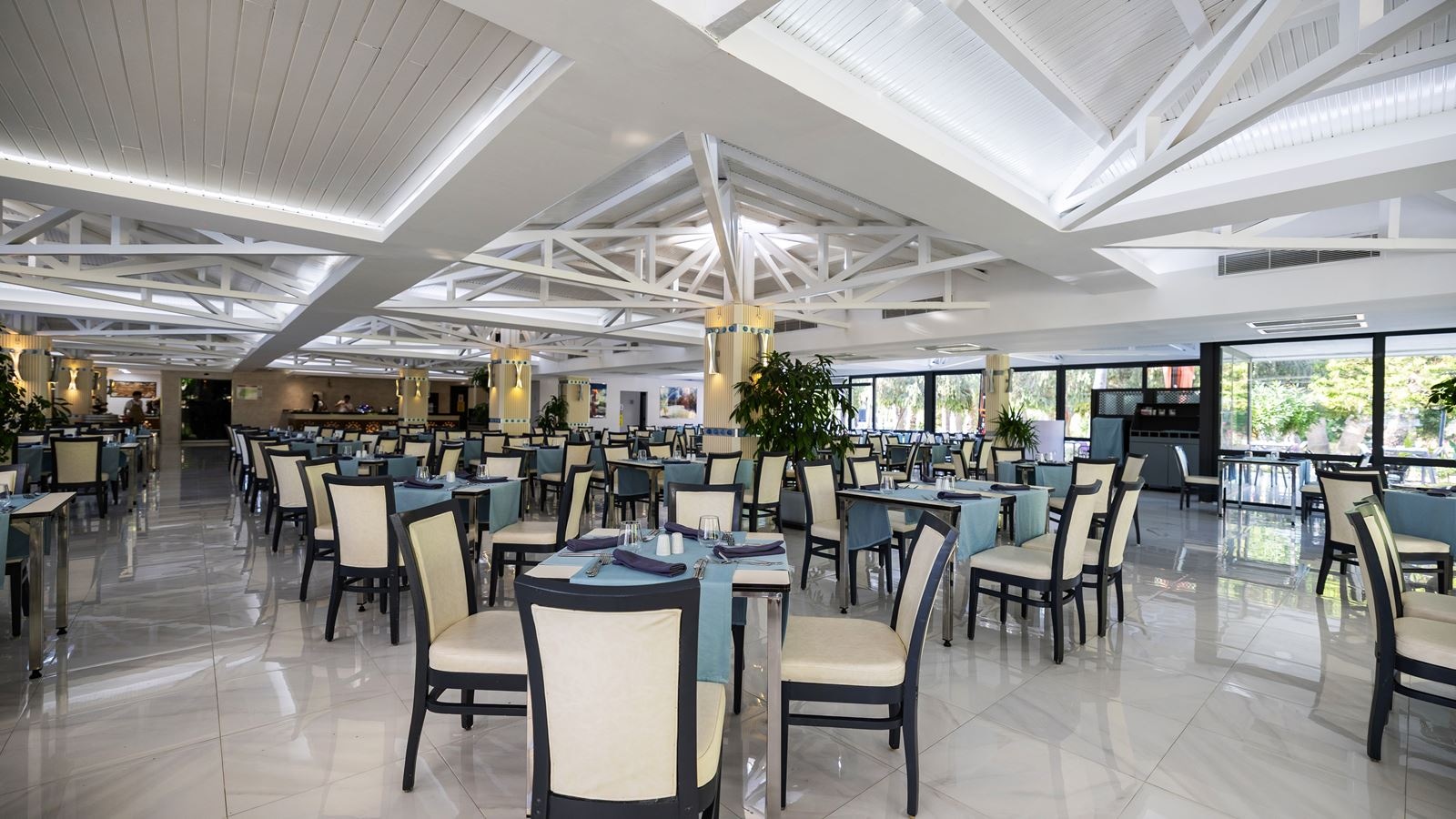 restaurants-deep-blue-restaurant