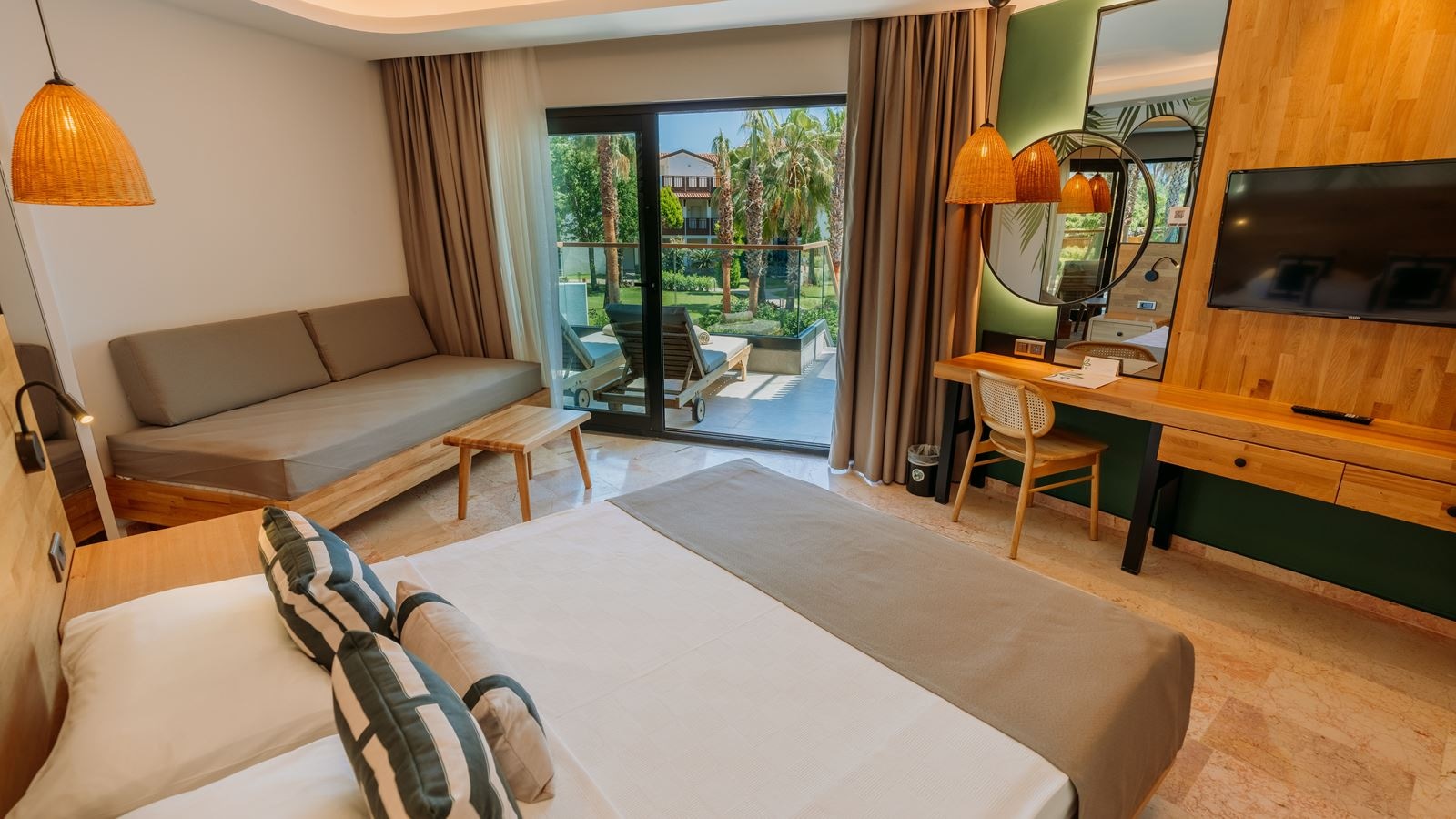 rooms-lagoon-swim-up-room--access-via-stairs