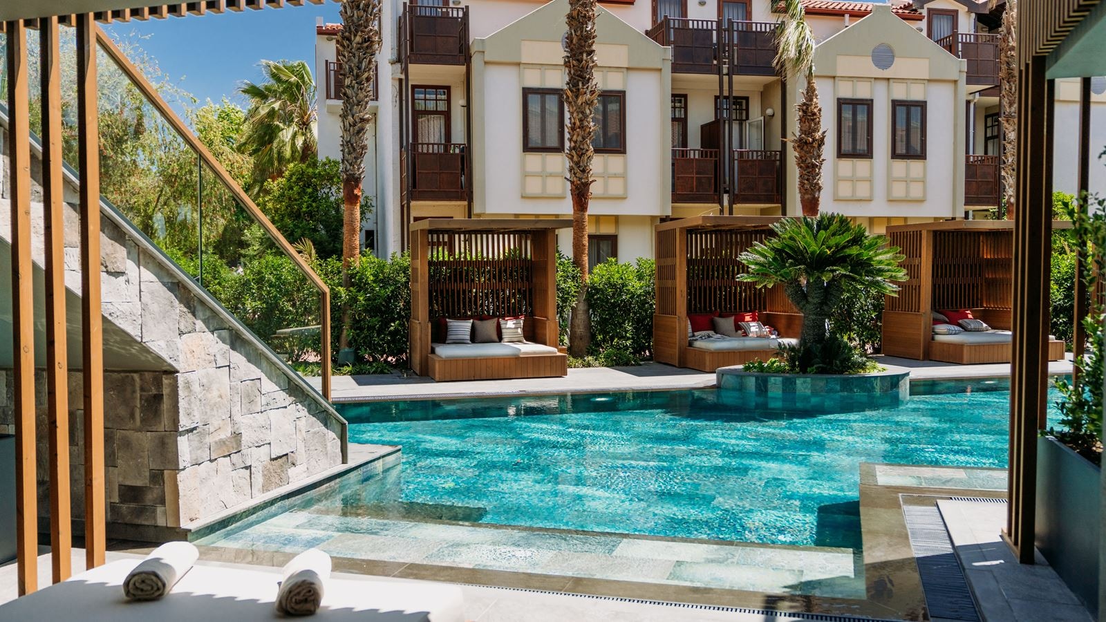 rooms-lagoon-swim-up-room--direct-pool-access