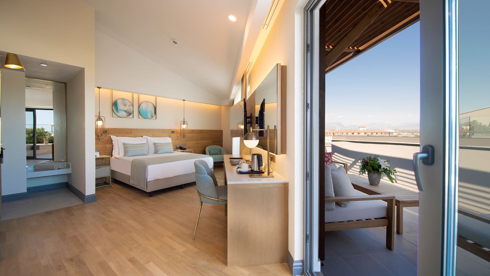 rooms-deluxe-terrace--jakuzzi-room