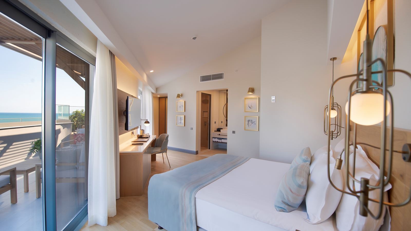 rooms-deluxe-terrace--jakuzzi-room