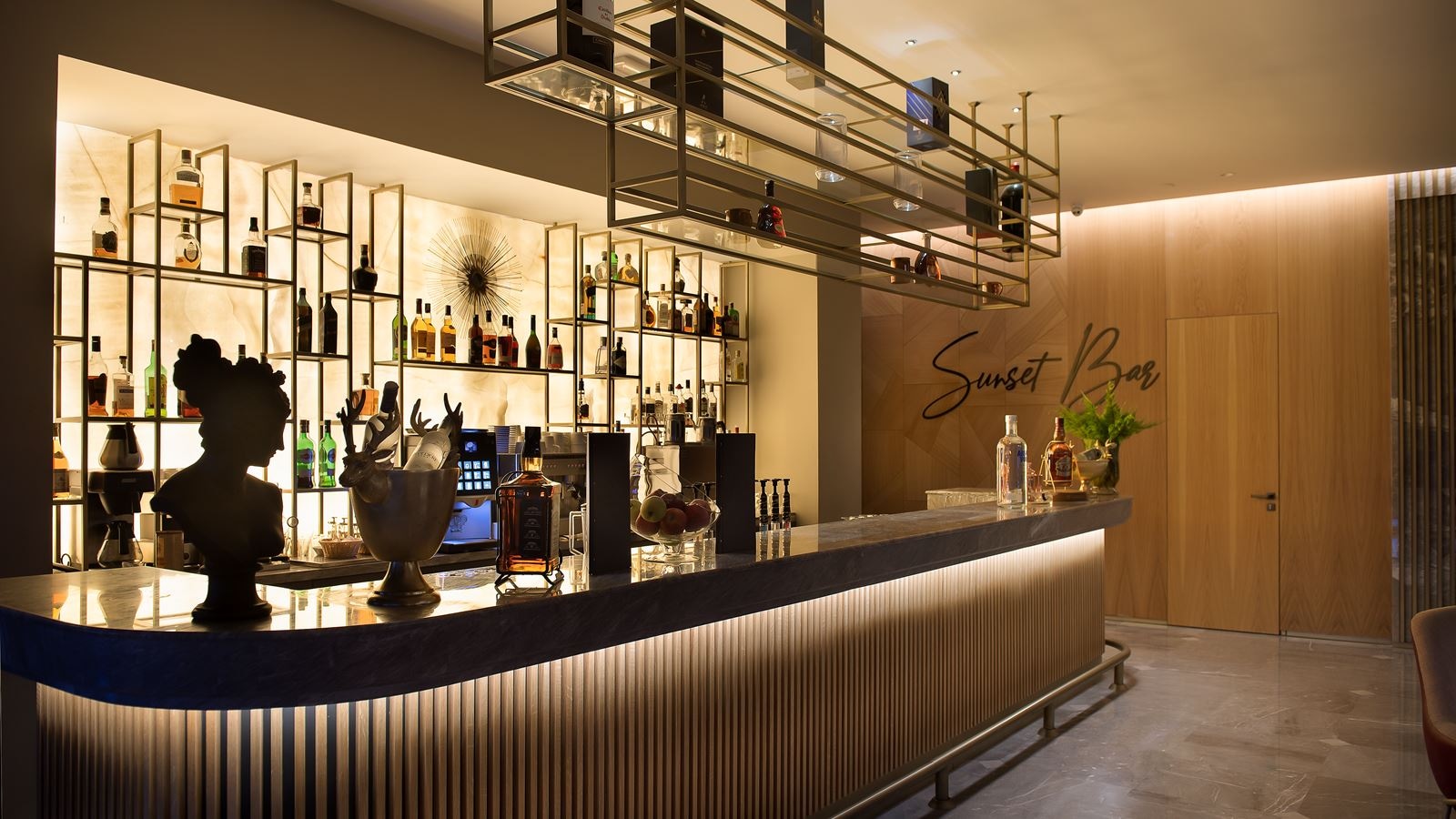 bars-sunset-bar-lobby