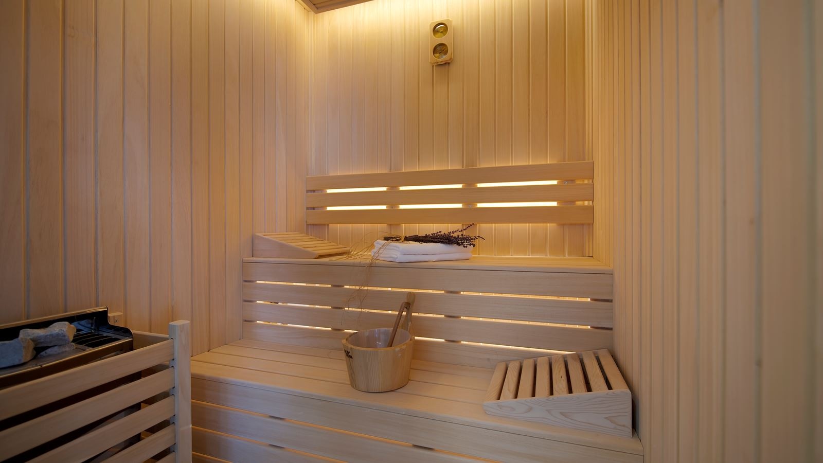 rooms-suite-with-sauna--jakuzzi