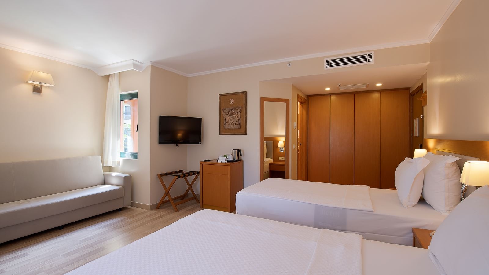 rooms-family-garden-building