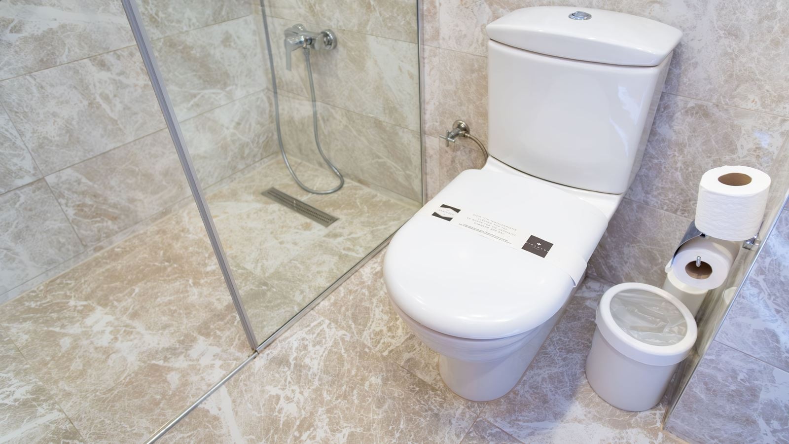 rooms-family-main-building