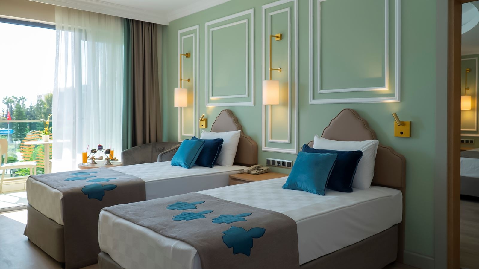 rooms-connection-family-room