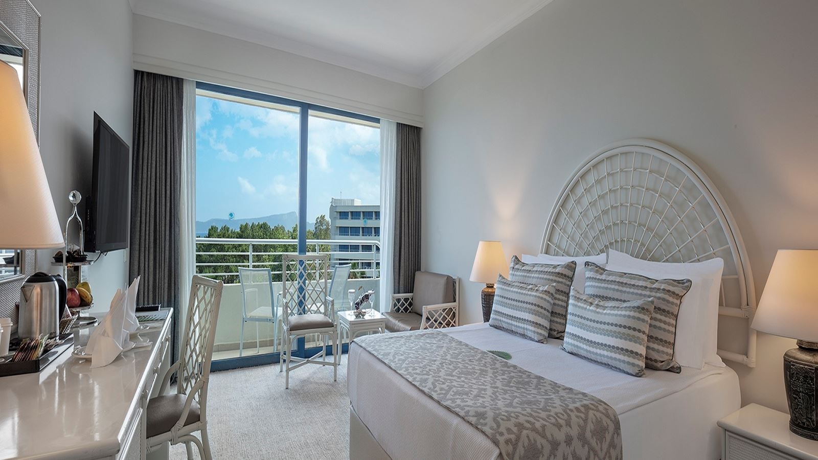 rooms-main-building-standard-room-sea-view