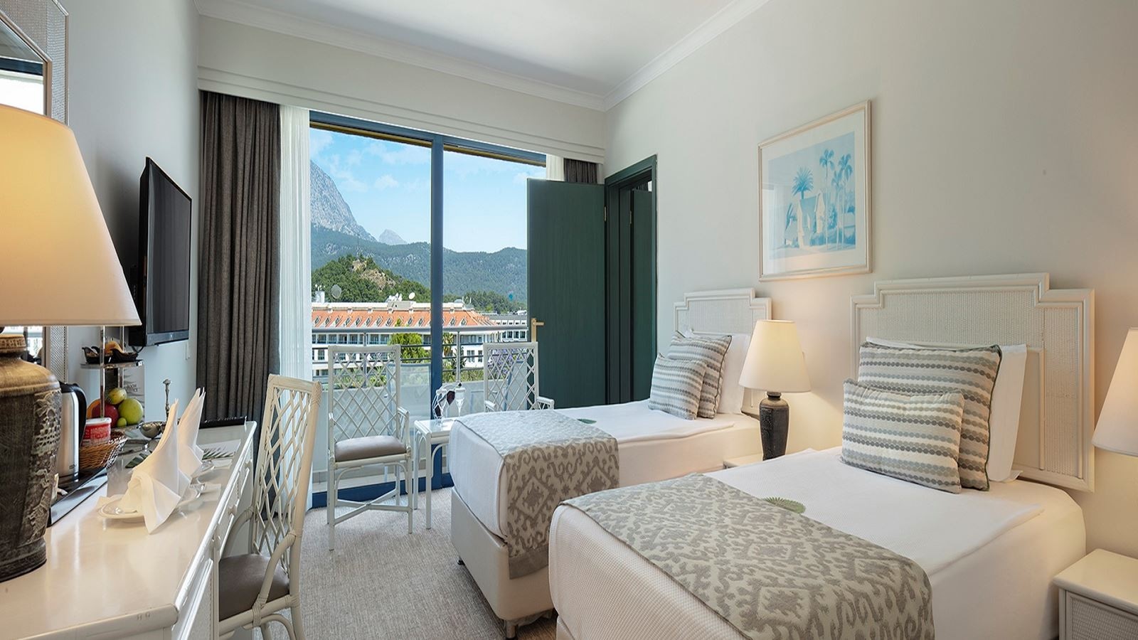 rooms-family-room-connection-room