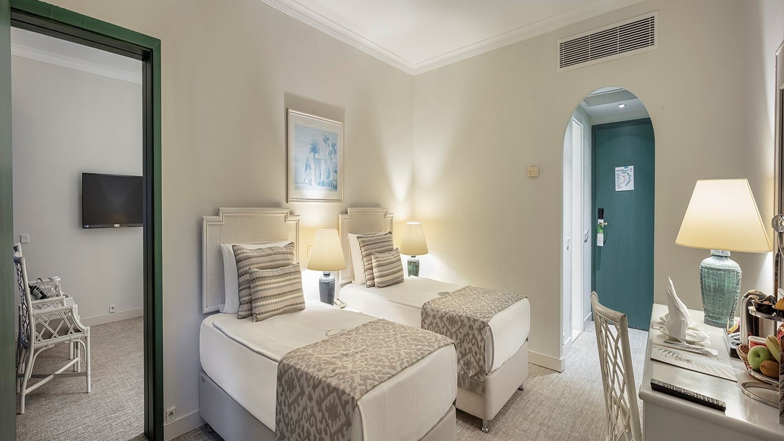 rooms-family-room-connection-room