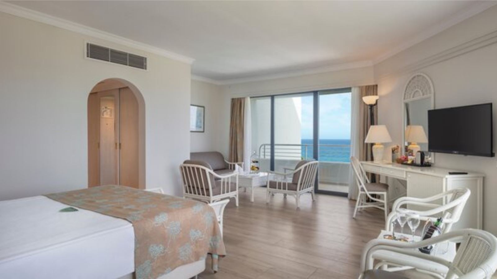 rooms-park-building-corner-room