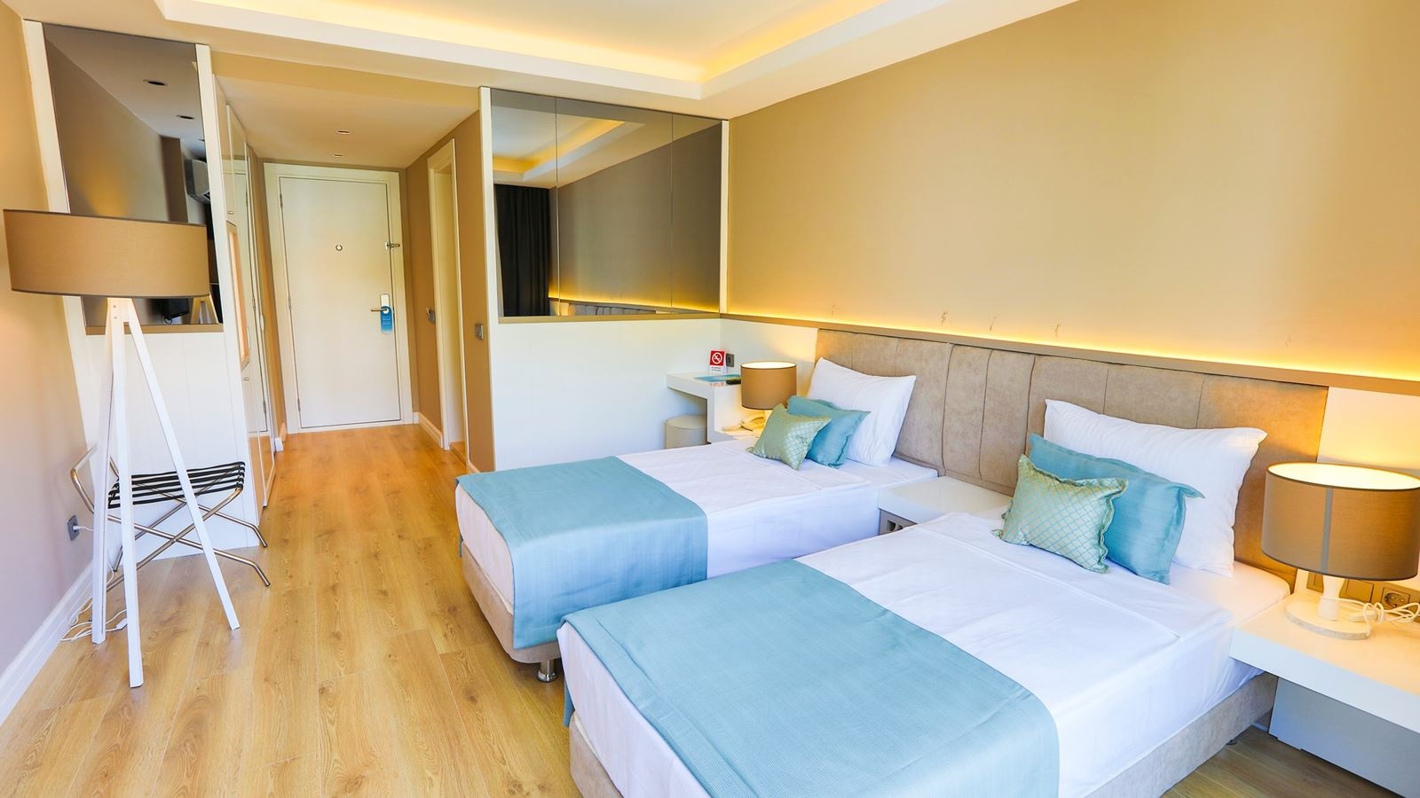 rooms-standart-kara-manzarali-oda