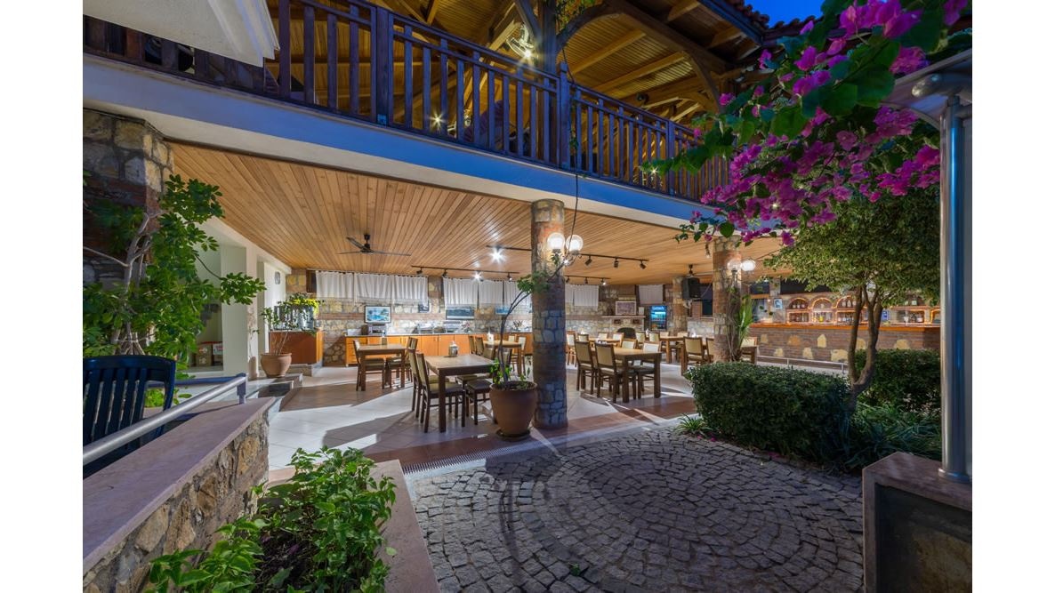 restaurants-pool-bar-restaurant