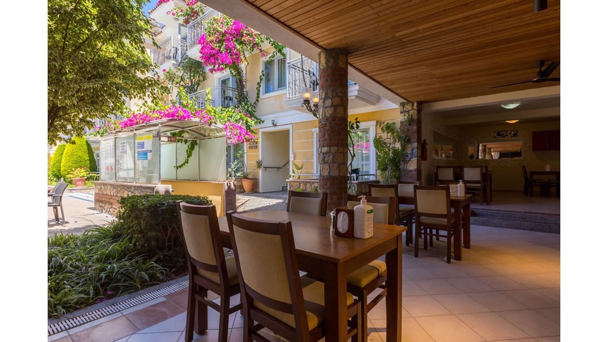 restaurants-pool-bar-restaurant