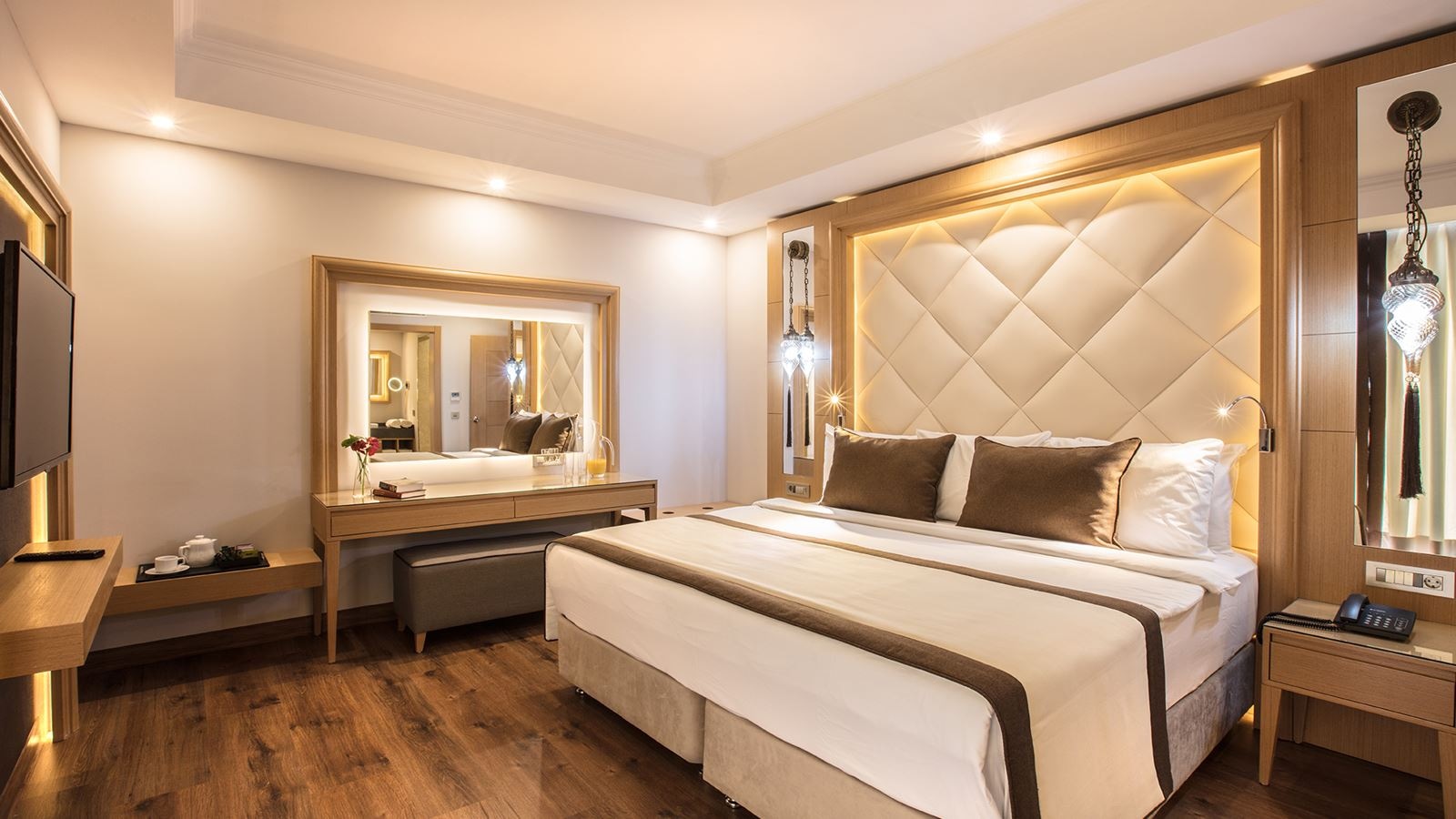 rooms-suite--land-view