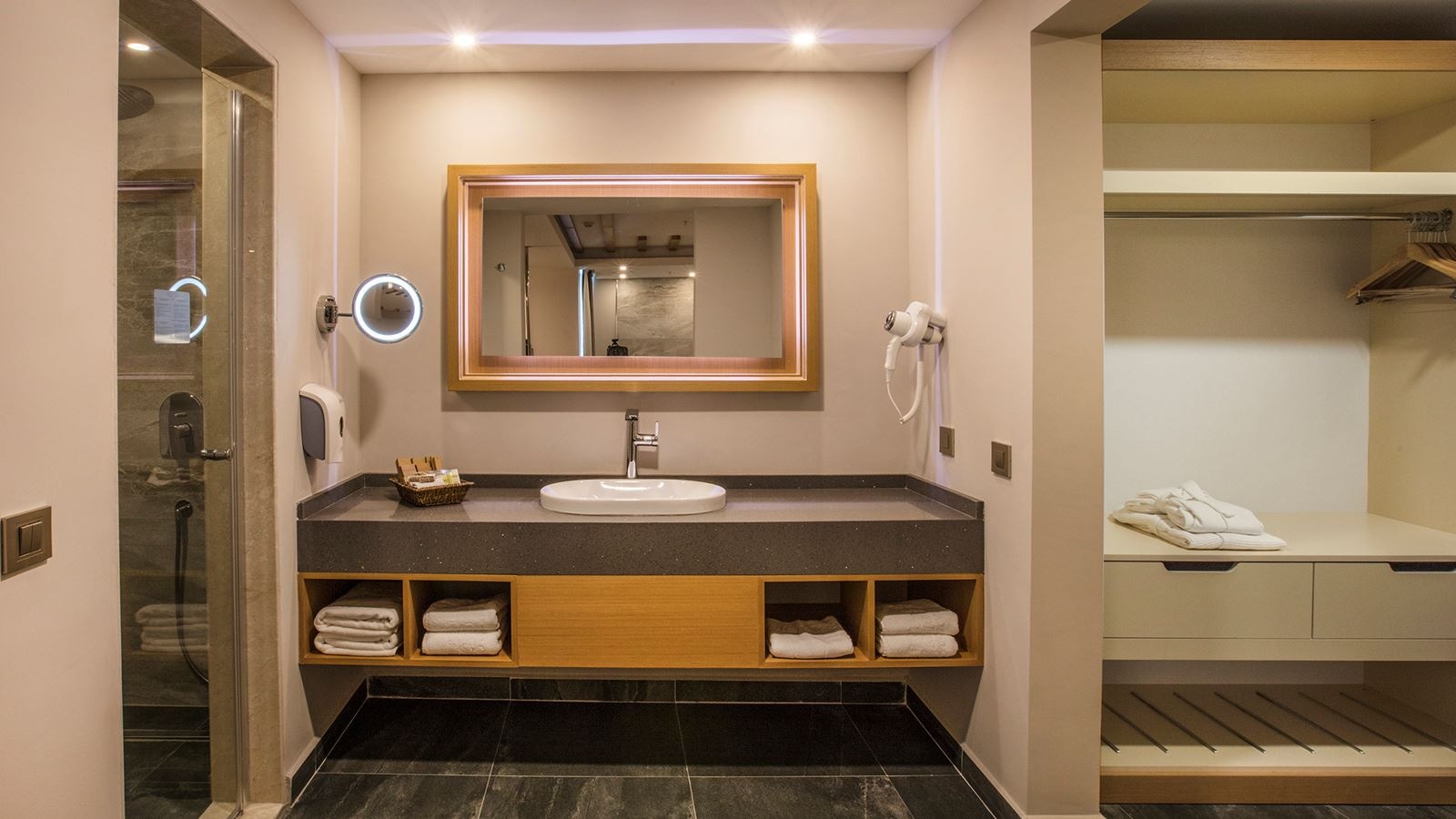 rooms-honeymoon-suite