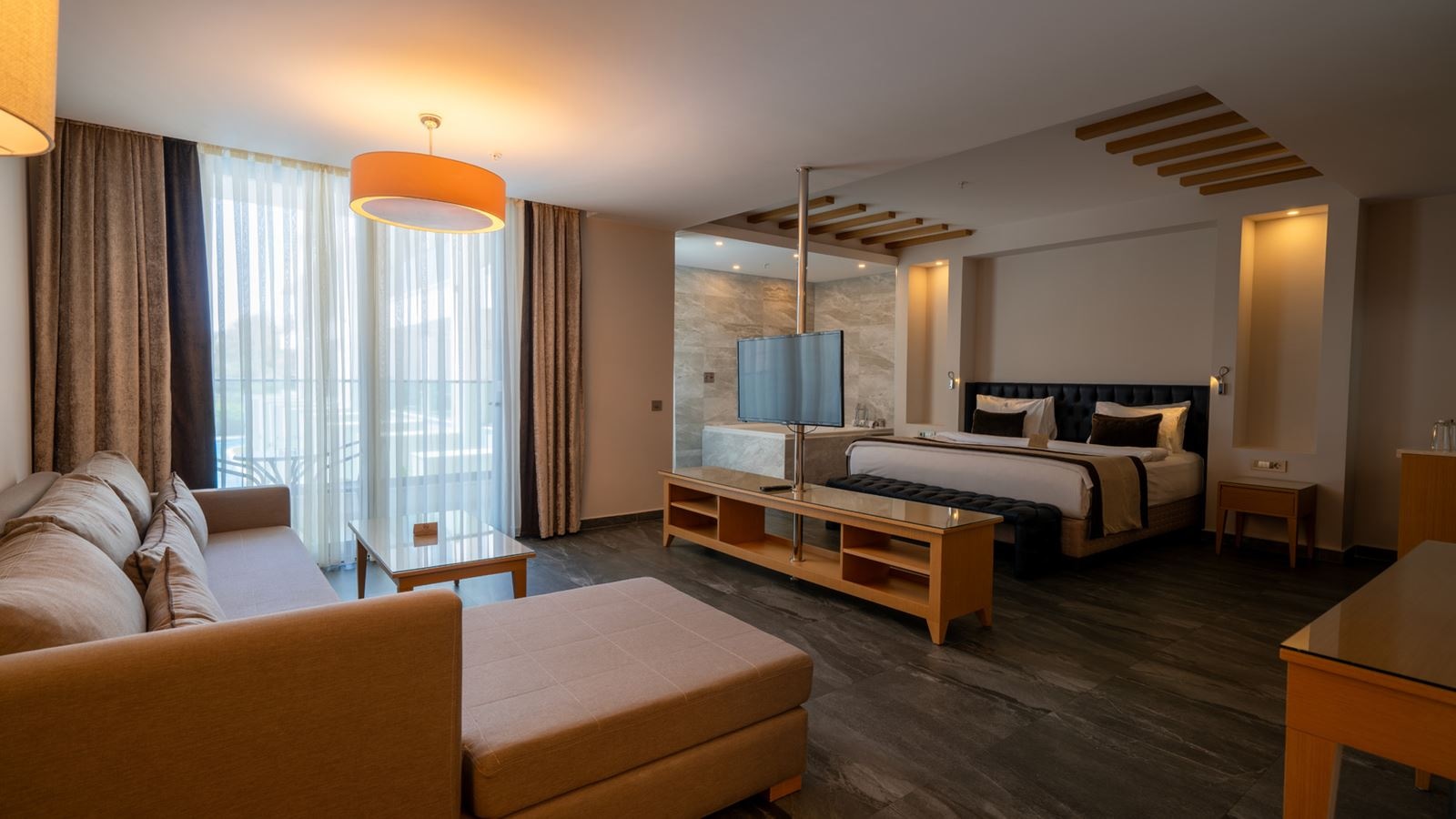 rooms-honeymoon-suite