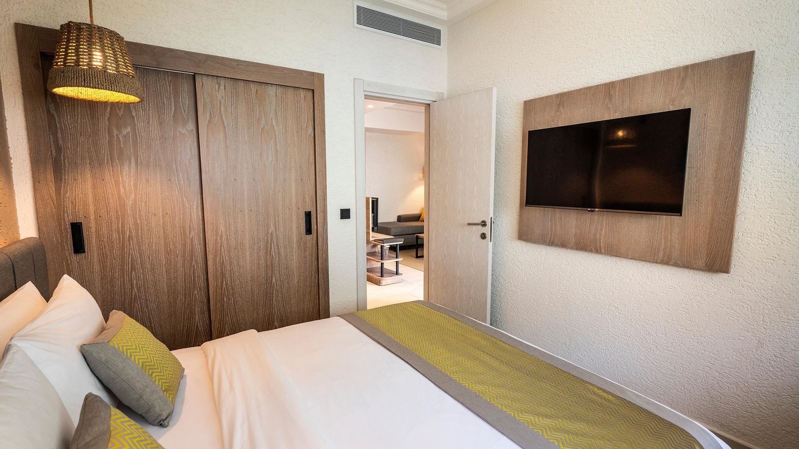 rooms-superior-family-room-garden-view-bgw