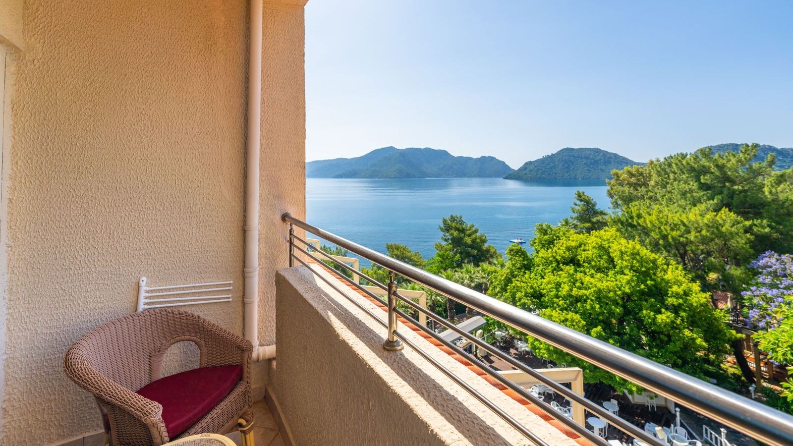 rooms-superior-room-side-sea-view