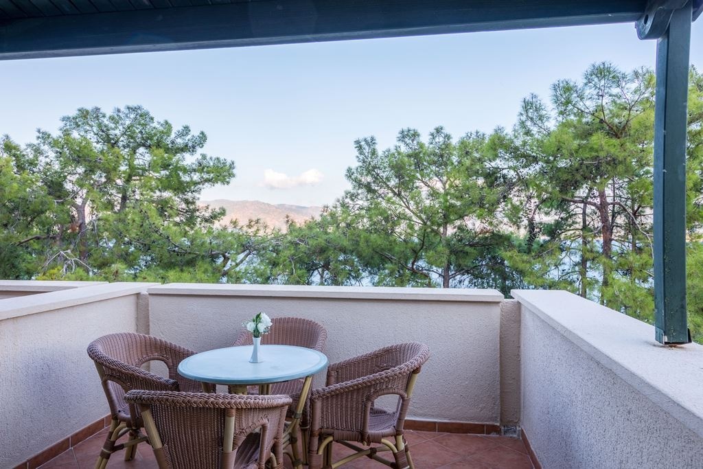 rooms-standard-bungalow-room-garden-view